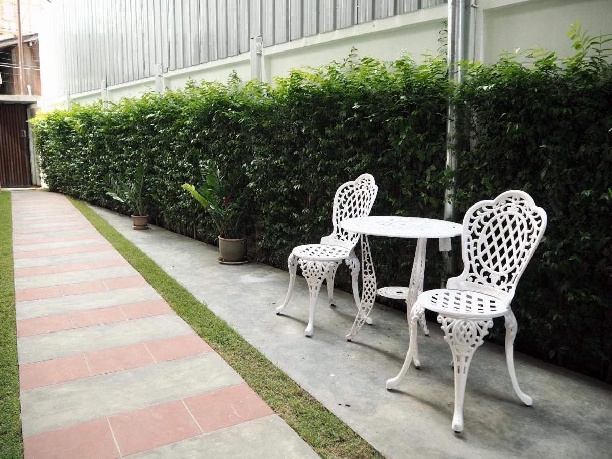 Bua House Poshtel Hotel เชียงใหม่ ภายนอก รูปภาพ