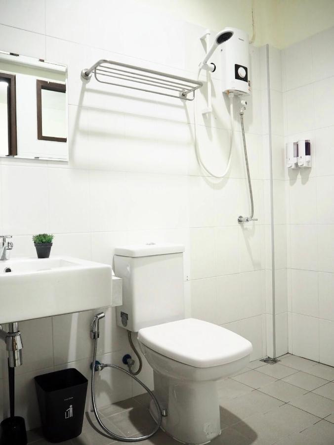 Bua House Poshtel Hotel เชียงใหม่ ภายนอก รูปภาพ