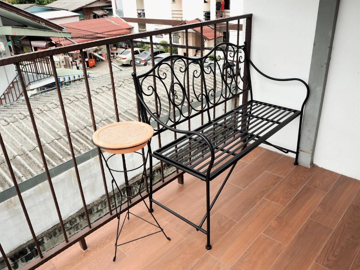 Bua House Poshtel Hotel เชียงใหม่ ภายนอก รูปภาพ
